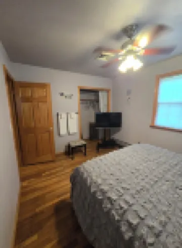 Your Conneaut Lake Getaway: Comfy 3Br Duplex, Hot Tub, Fenced Yard!