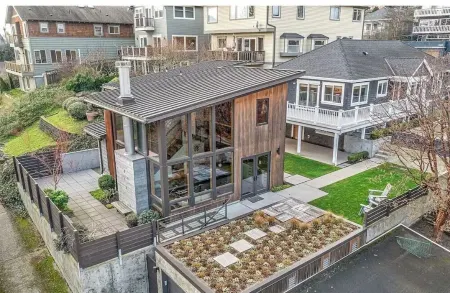 Luxurious House with Views & Air Conditioning near Queen Anne & Ballard! Отели рядом с достопримечательностью «Библиотека Сиэтл Метафисикал»