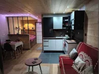 RENOVATED VILLAGE CENTER BRIGHT BALCONY MOUNTAIN VIEW