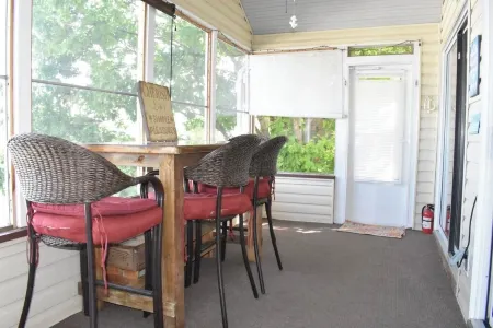 Beautiful Lakefront Condo with Boat Slip, Pool Access and Great Location!