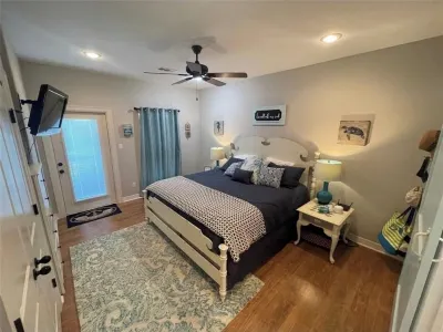 Sea Batical. A short 5 minute walk to the sandy beach! Hotels near Crystal Beach Spot