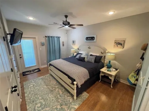 Sea Batical. A short 5 minute walk to the sandy beach!