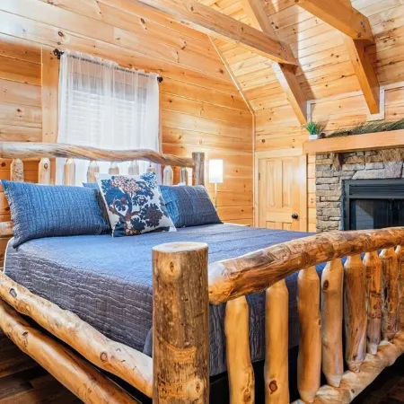 4Br Cabin with Mountain Views - Mins to Pkwy-Hot Tub