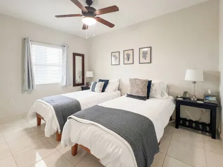 Ocean front 2 bedroom condo with pool