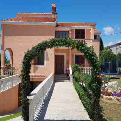 Apartment in Vrsi near the Sea Hotel Exterior