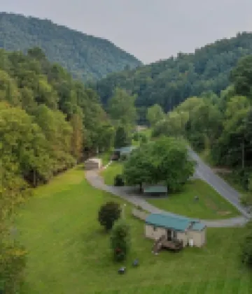 Creek Life Cottage is a place where you can relax and unwind on the creek.