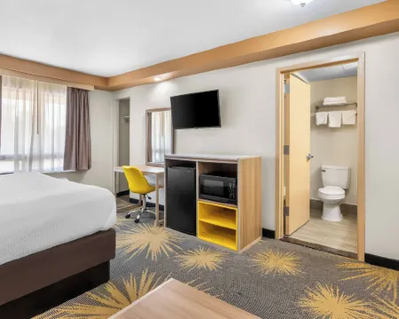 Econo Lodge Woodbridge Hotels in Iselin