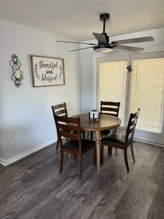 Cozy 3-Bedroom Ranch style house with Huge Backyard & Fire pit