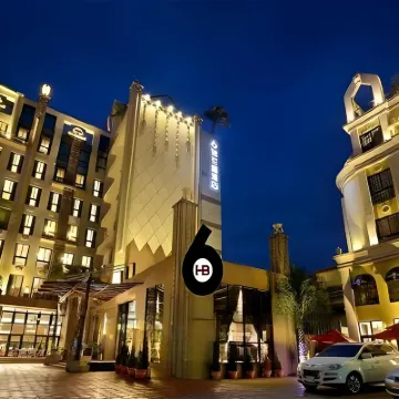 โรงแรมบูวันเรอร์ การ์เดน หมายเลข 6 โรงแรมใกล้สายรถไฟจิจิ