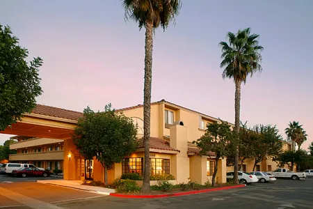 Holiday Inn Express Simi Valley Отели рядом с достопримечательностью «Парк Секвойя»