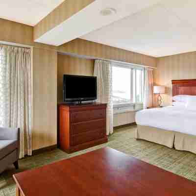 DoubleTree Fallsview Resort & Spa by Hilton - Niagara Falls Rooms