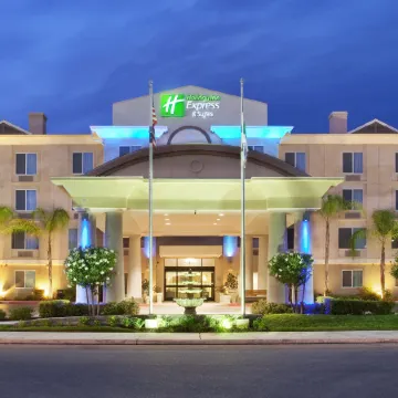Holiday Inn Express & Suites FRESNO (RIVER PARK) HWY 41 by IHG