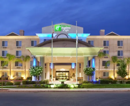Holiday Inn Express & Suites Fresno (River Park) Hwy 41 Отели в г. Фресно