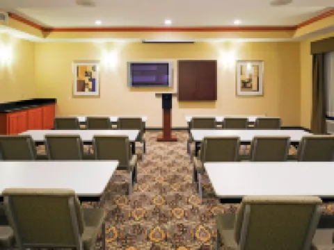 Holiday Inn Express & Suites FAIRFIELD-NORTH by IHG Hotels in Freestone County