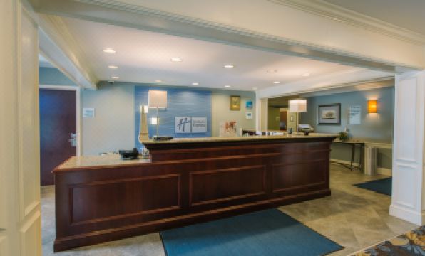 Holiday Inn Express & Suites MERRIMACK by IHG