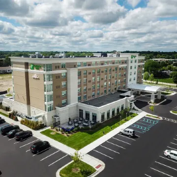 Holiday Inn & Suites FARMINGTON HILLS - DETROIT NW by IHG