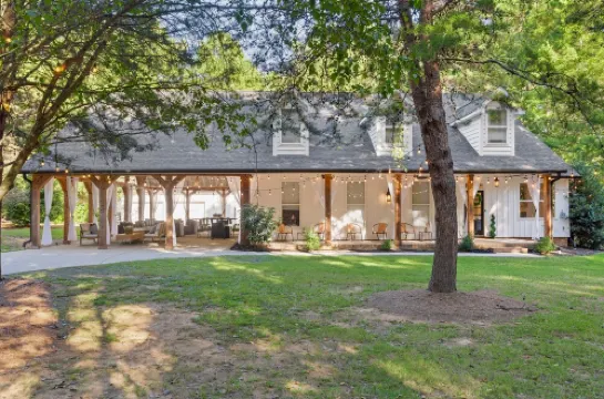Charlotte Area Getaway Retreat & Event Venue Weddings & More in Mint Hill