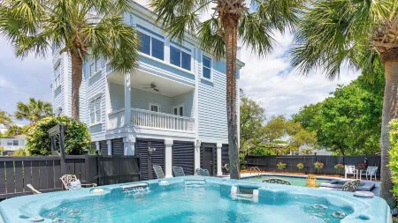 3800 Cameron Boulevard Avantstay Pool, Ocean Views, Deck