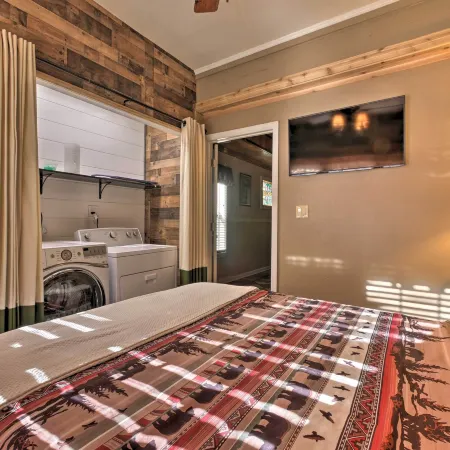 Tenn River Cabin w/ Hot Tub - 10 Mi to Chattanooga