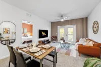 Luxurious Apartments - Pool Gym Bikes - Condos