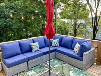 Blue Door Walk to Avondale Dog-friendly w Yard - Homestays