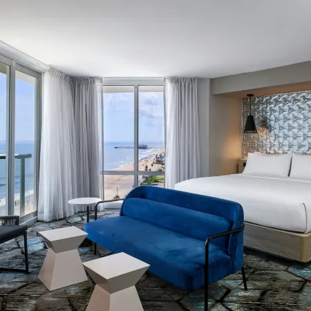 Renaissance Daytona Beach Oceanfront Hotel Отели рядом с достопримечательностью «Loggerhead Marina»