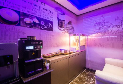 스카이모텔 객실 내부 빔프로젝트 시설 예시