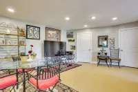 Lakefront Getaway w/ Hot Tub & Yard in OKC! - Apartment