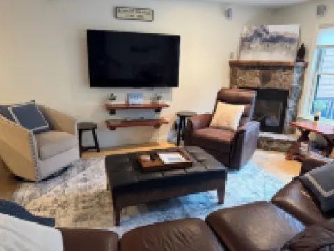 Cozy Bridgton Townhome – Ski-in/Out on Pleasant Mountain