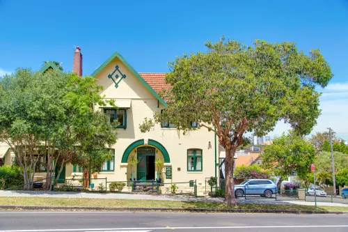 Neutral Bay Lodge Hotels in Mosman