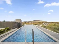 Sleek Inner-City 2-Bed with Swimming Pool & BBQ
