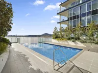 Stylish 1-Bed Retreat Steps from Foreshore