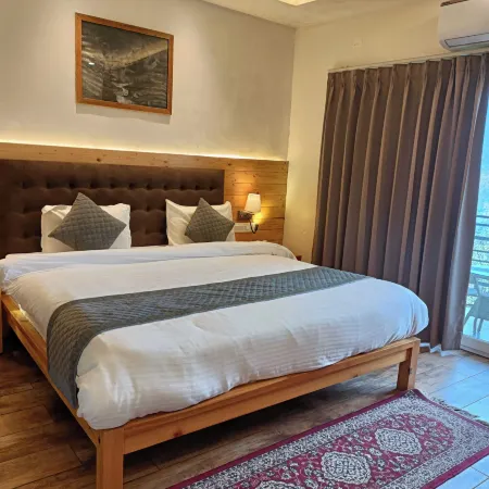 Heryk Hillview Hotel