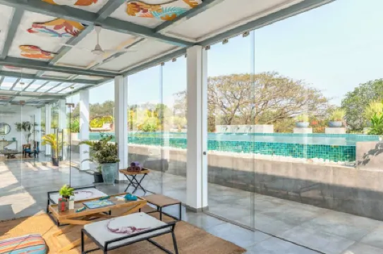 Modern 2bhk w Pool Access 5km to Coco Beach