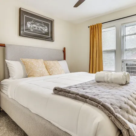 1 Mi to University Spacious Home in Minneapolis!