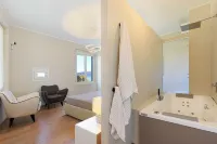 Lakefront Holiday Home