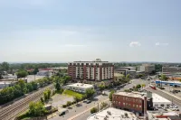 ดีทีเอสเอส ลักซ์แพด 2 ห้องนอน 2 ห้องน้ำ พร้อมสระว่ายน้ำบนดาดฟ้า วิวดีซี เลานจ์