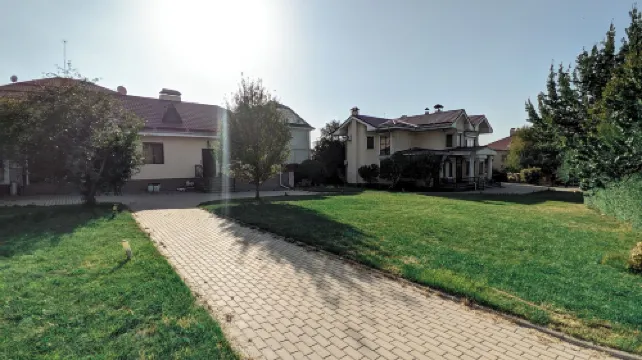 卡利·納迪羅娃別墅