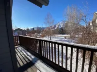 Della View 2BR Condo - In the Heart of Historic Downtown Hailey! - Mountain View