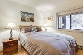 Ketchum Condo w/ Deck < 1 Mi to Sun Valley Resort!