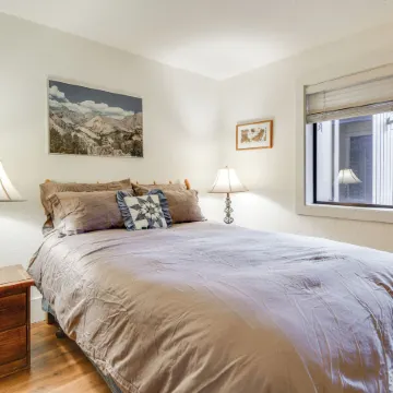 Ketchum Condo w/ Deck < 1 Mi to Sun Valley Resort!