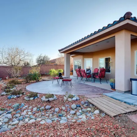 Horseshoe Bend Retreat Fire Pit and Mountain Views!
