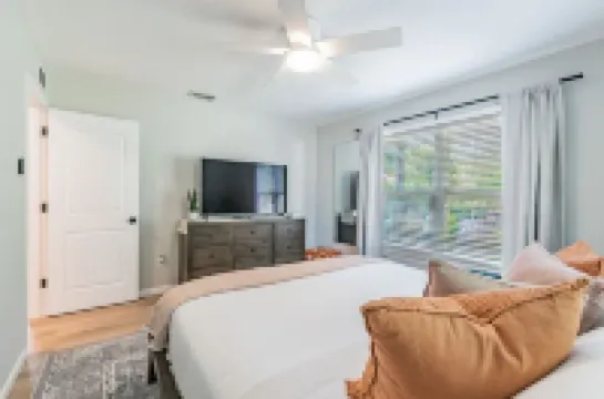 Home w/Heated Pool 10 Mins to Clearwater Beach!