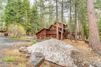 Deck w/ Hot Tub: Serene Cabin in Truckee - parking
