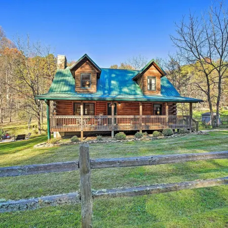 Creekside Bryson City Cabin w/ Private Hot Tub