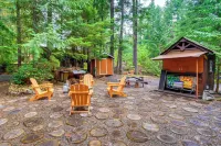 Adorable A-Frame Cabin, Steps to Lake Cushman! - Beach