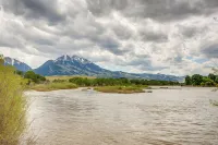 Montana Vacation Rental 32 Mi to Yellowstone!