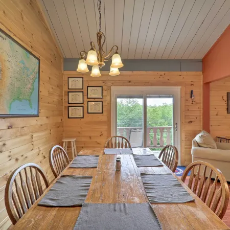 Walk to Beech Mtn Ski Resort! Condo w/ Balcony