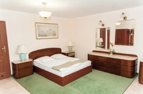 Noclegi Hit Rooms & Apartments Отели рядом с достопримечательностью «Памятник русалке на реке Висла»