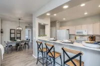 GORGEOUS MOUNTAIN  VIEWS FROM EVERY WINDOW AND DOG FRIENDLY, TOO Hotels in Oro Valley